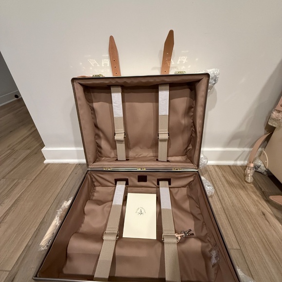 Globe-trotter Luggage- Carry-On - 4 Wheels - Ivory - Picture 8 of 11